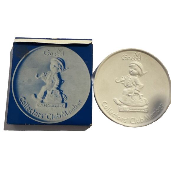Hummel Goebel 4” Collector’s Club Member Plate/Coaster/Medallion, 1976 - Picture 1 of 7